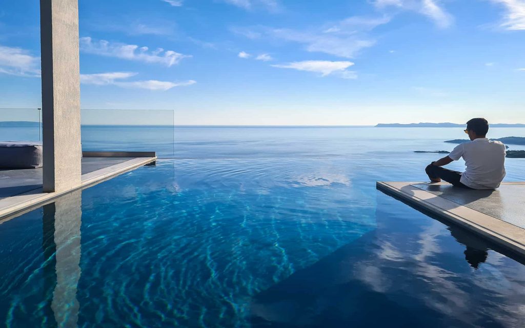 villa and hotel owners in greece header photo