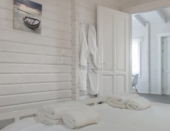 vasiliki-cottages-villa-afteli-lefkada-greece-double-bedroom-with-tv