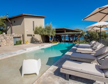 viilla apanemia lefkada pool with luxurious sun loungers