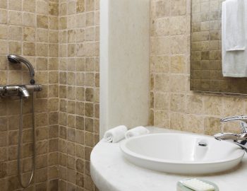 villa-amvrosia-agios-lazaros-mykonos-greece-traditional-authentic-bathroom