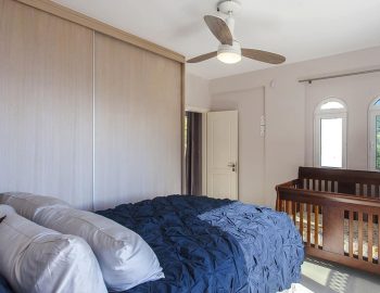 villa de ewelina ammouso lefkada accommodation double bedroom with baby cot