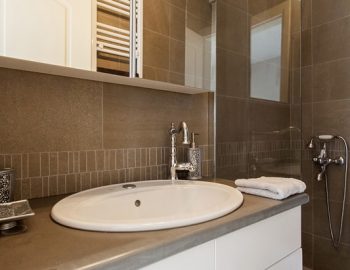 villa de ewelina ammouso lefkada accommodation family bathroom with shower