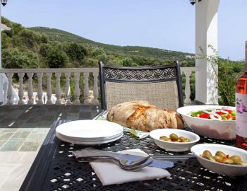 villa de ewelina ammouso lefkada outdoor dining