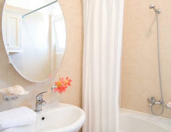 villa del la luna perigiali lefkada bathroom luxury bathtub design