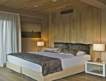 villa-giulia-karvouno-beach-sivota-epirus-greece-master-bedroom-luxury-accommodation