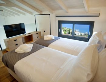villa haris nidri lefkada two beds tv wooden furniture roof room