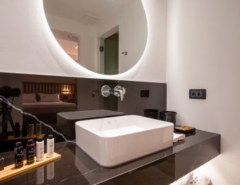 villa jasmine kipoi suites sivota epirus greece bathroom amenities 1