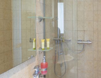 villa mare vasiliki lefkada shower room