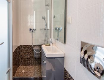 villa maria vasiliki lefkada lefkas accommodation bathroom shower