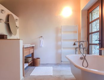 villa-mimoza-nidri-lefkada-luxury-accommodation-greece-bathroom-with-bathtub