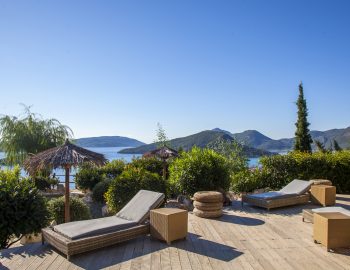 villa-mimoza-nidri-lefkada-luxury-accommodation-greece-sunbed-area