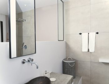 villa-mouria-paleros-greece-bathroom
