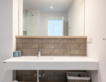 villa oikos bathroom wash space