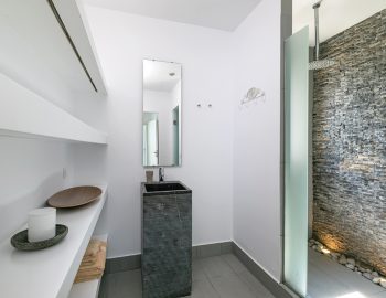 villa-paleros-greece-bathroom