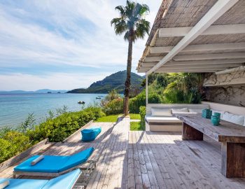 villa-paleros-greece-outdoor-seating-area-by-the-sea
