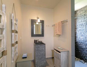 villa-scorpios-pogonia-paleros-greece-master-bedroom-ensuite-bathroom