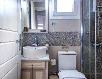 villa vissala minuartia accommodation lefkada lefkas family bathroom