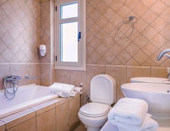 villa votsalo sivota lefkada lefkas island greece family bathroom with bathtub